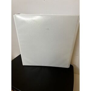 Universal Deluxe Round Ring View Binder, 1.5" Capacity, 3 Rings, 11 x 8.5, White